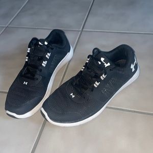Mens Under Armour Shoes black and white sz 10